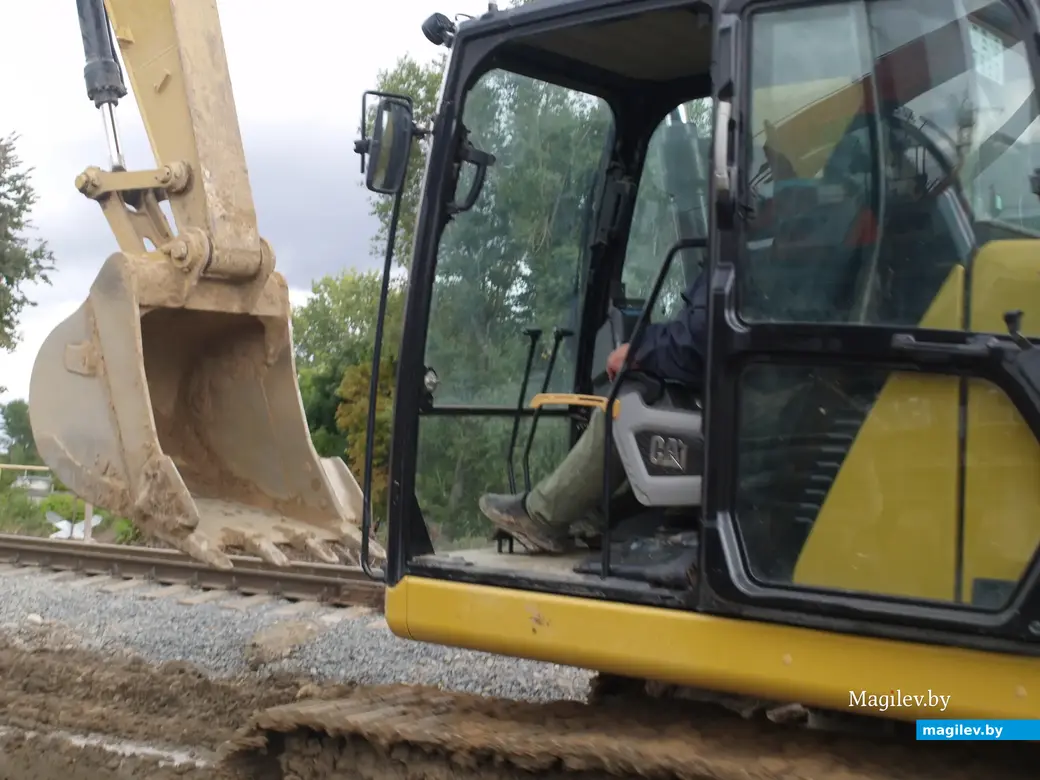 На стройплощадке будущего подземного пешеходного перехода. Могилев, 21.09.2022 г.