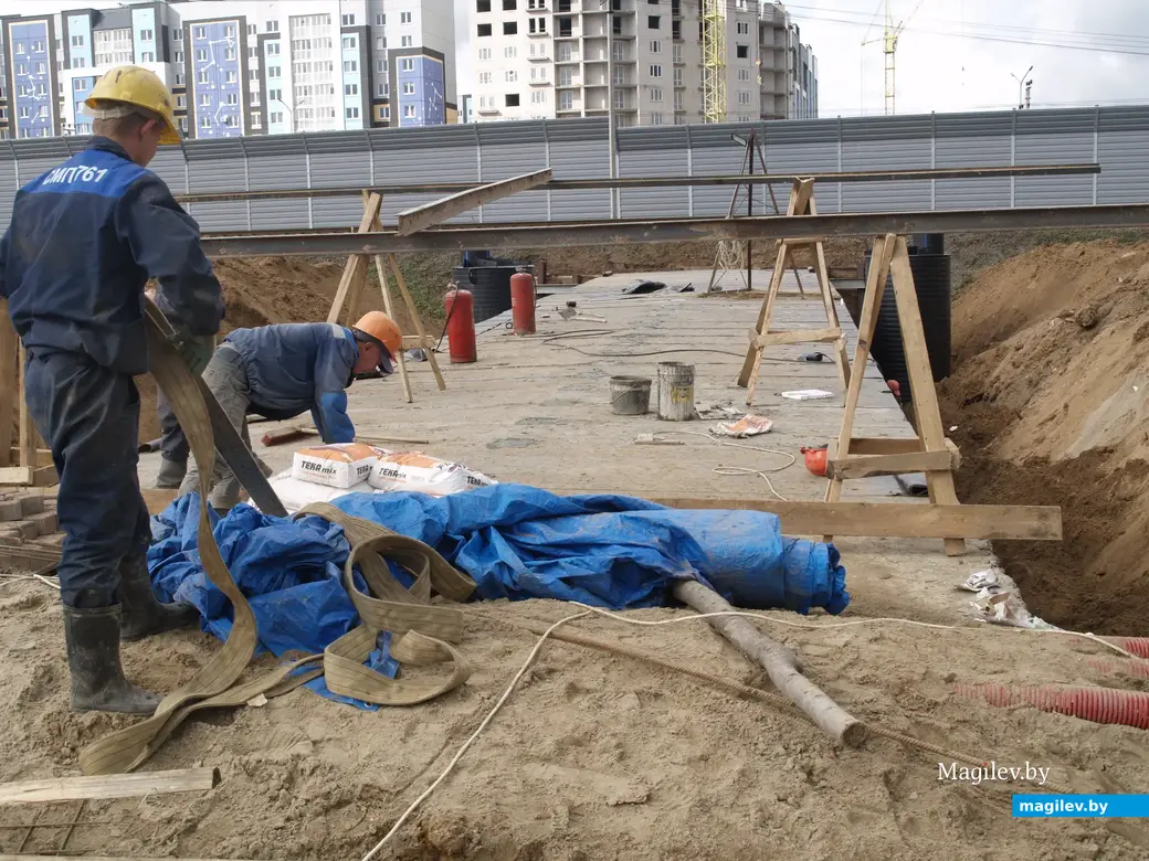 На стройплощадке будущего подземного пешеходного перехода. Могилев, 21.09.2022 г.