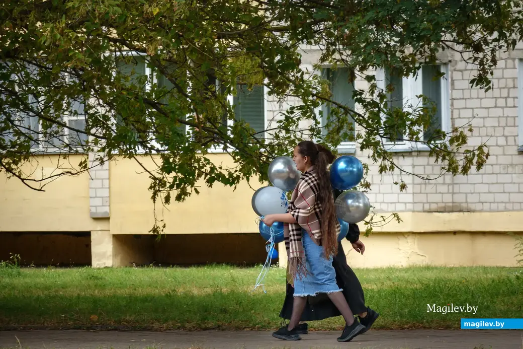 21.09.2022. Бобруйск. Начало осени. Золото пробивается в кронах