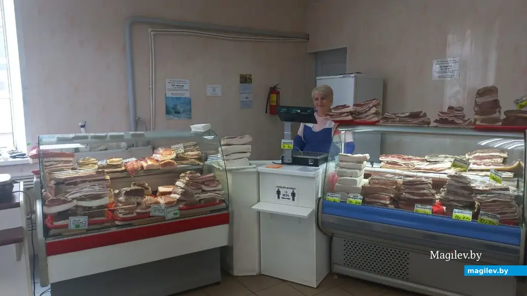 22.09.2022, Бобруйск, Центральный рынок. К Светлане нам тоже советовали заглянуть её постоянные клиенты.