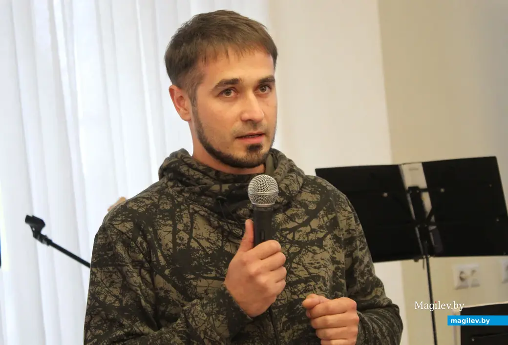 Выставка «Жыццё чалавека» в Выставочном зале Могилева. Сентябрь 2022 года. Художник-керамист Антон Тихоновец.