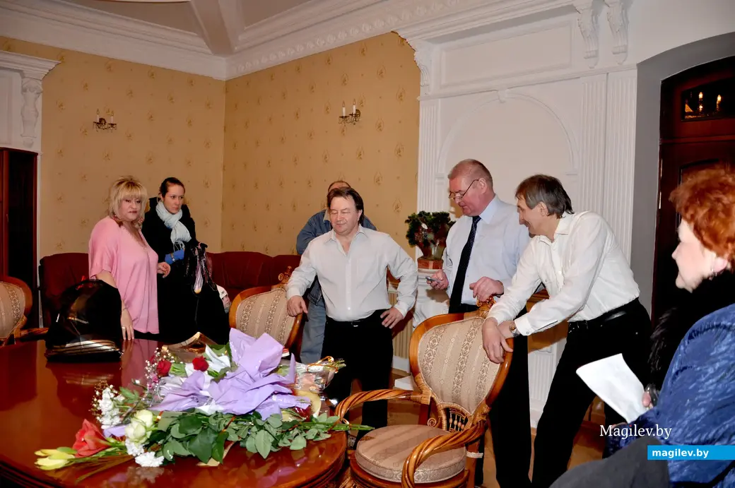 После завершения концерта в ГДК. Крайняя справа – Дина Тетерукова. Могилев, 2010 г.