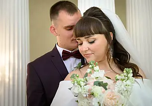 «Во время прогулки зашли в ювелирный магазин, и Влад предложил выбрать обручальное кольцо»