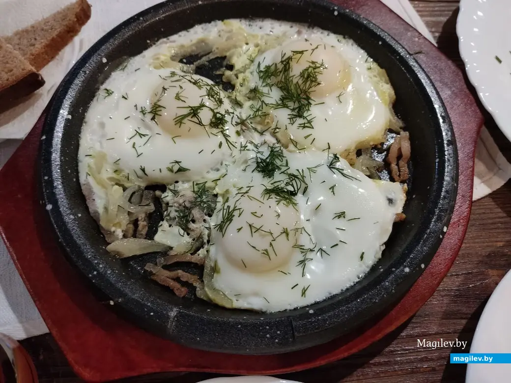 Та сама яичница, поразившая мое воображение. «Корчма на Шкловском базаре», Могилев, 26.06.2022 г.