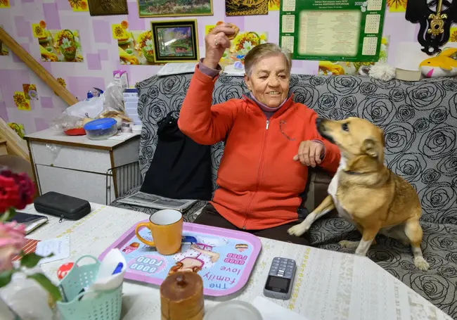 «А в целом жизнь прекрасна». Как 75-летняя бобруйчанка пережила клиническую смерть, потеряла дом при пожаре, ослепла, но