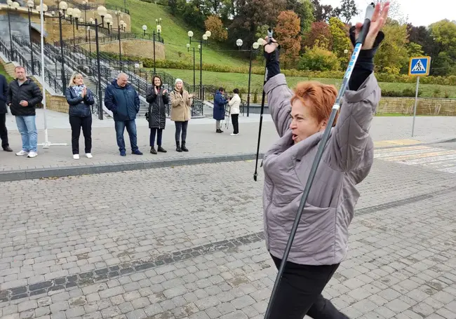 Дошли до финиша, даже не запыхавшись: марафон по скандинавской ходьбе состоялся в Могилеве