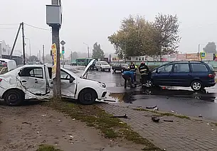 На перекрестке в Бобруйске столкнулись две легковушки (дополнено)