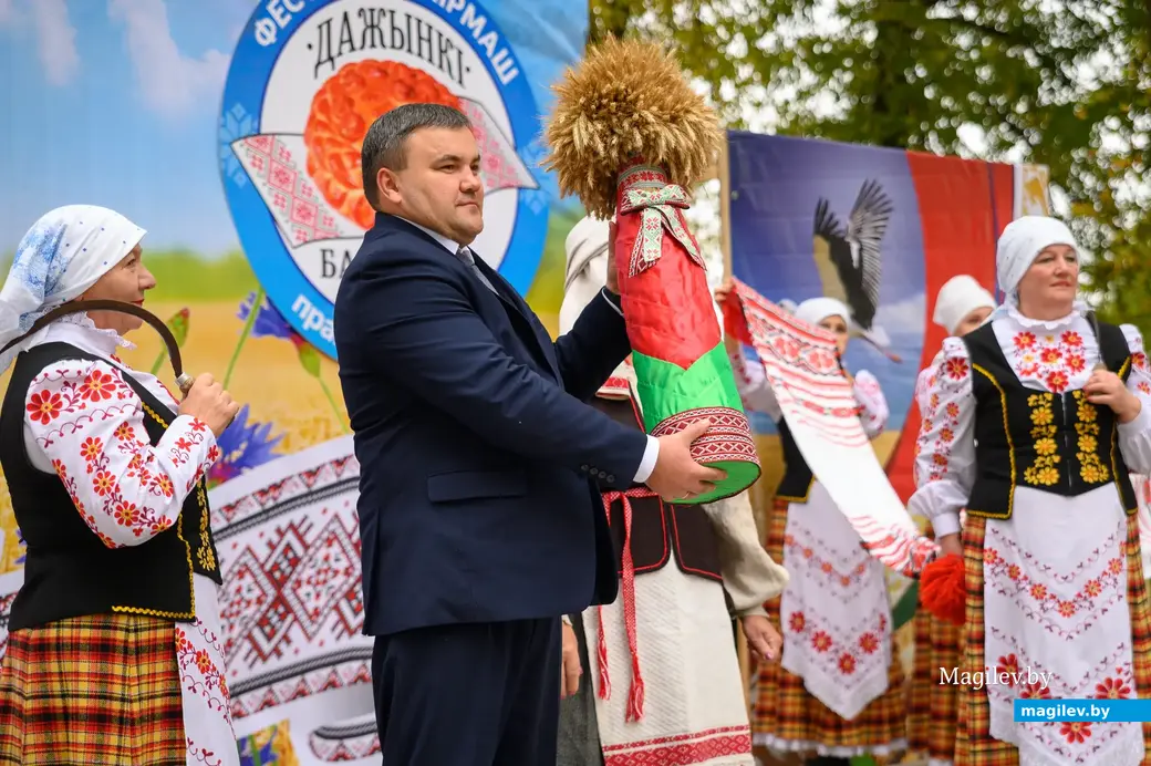 30.09.2022. Бортниковский сельский Совет. Районный фестиваль-ярмарка тружеников села «Дожинки-2022» в агрогородке Большие Бортники Бобруйского района. Церемония