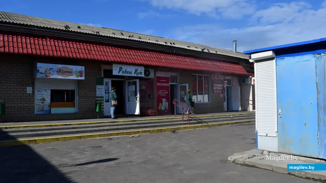 29.09.22, Бобруйский центральный рынок, молочный павильон. "Шатёр", "купол" справа.