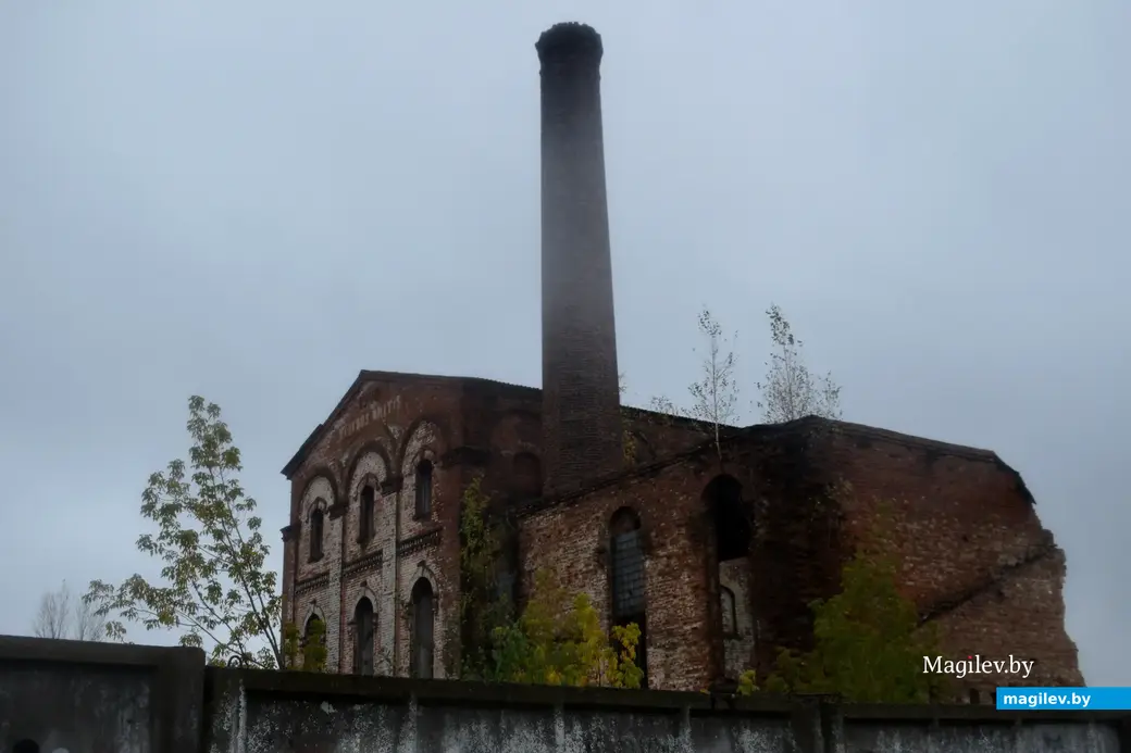 Бобруйск, 1.10.2022. Здание бывшего винзавода (1897г.). Вид с железной дороги