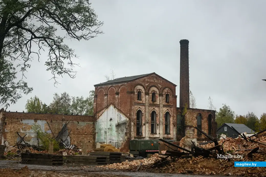 03.10.2022. Бобруйск. Подрыв здания бывшего завода виноградных напитков на улице Новошоссейной