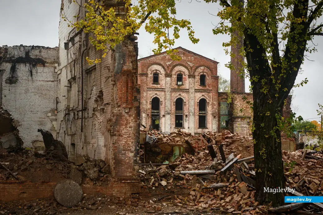 03.10.2022. Бобруйск. Подрыв здания бывшего завода виноградных напитков на улице Новошоссейной
