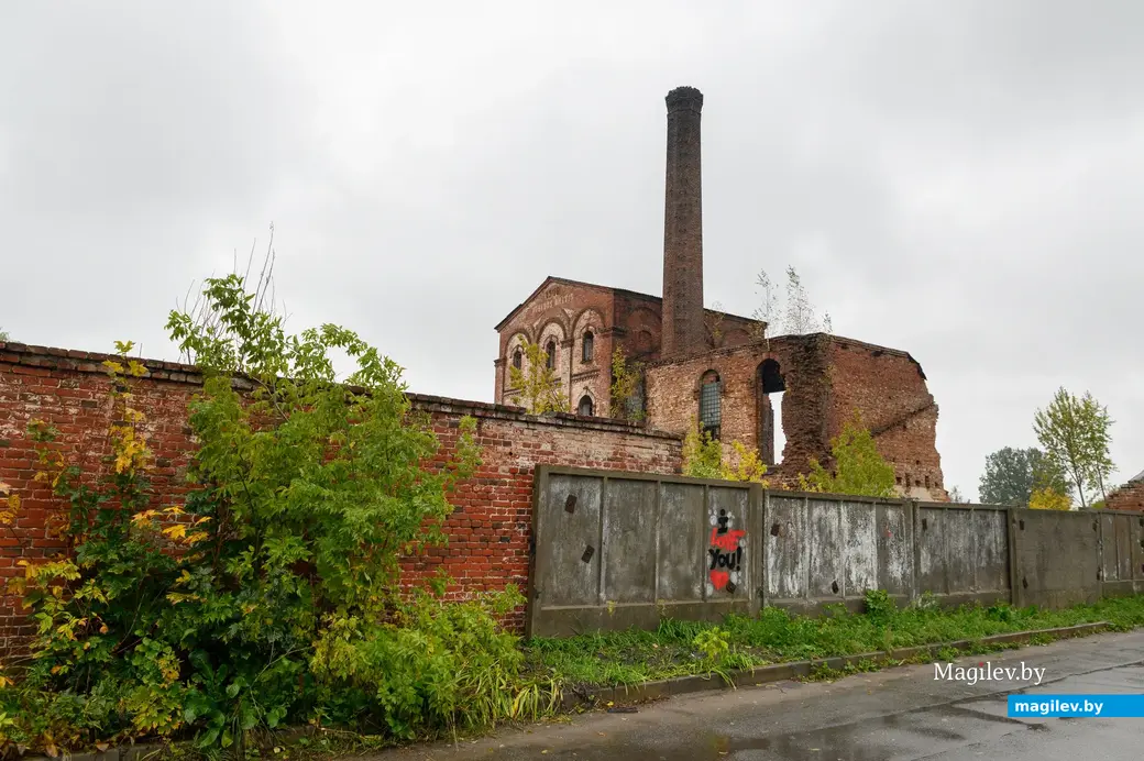 03.10.2022. Бобруйск. Подрыв здания бывшего завода виноградных напитков на улице Новошоссейной
