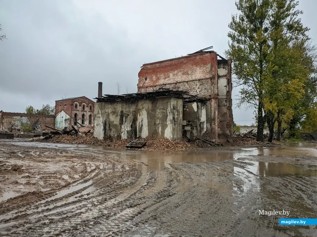 03.10.2022. Бобруйск. Подрыв здания бывшего завода виноградных напитков на улице Новошоссейной