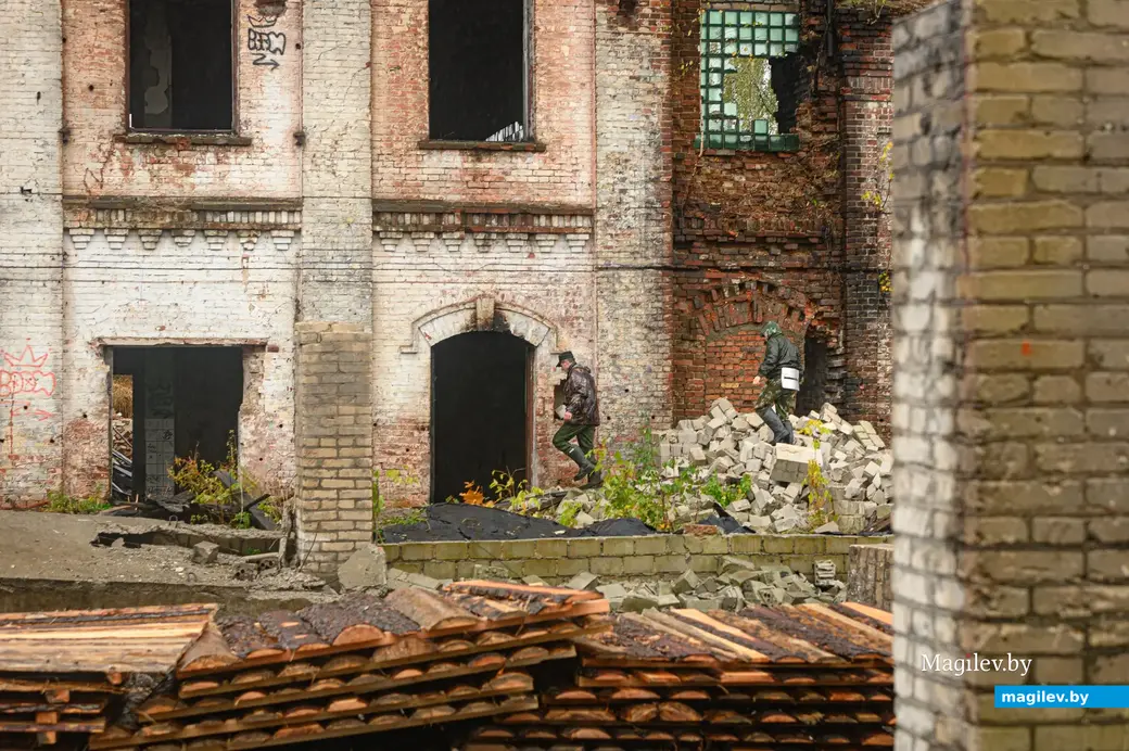 03.10.2022. Бобруйск. Подрыв здания бывшего завода виноградных напитков на улице Новошоссейной