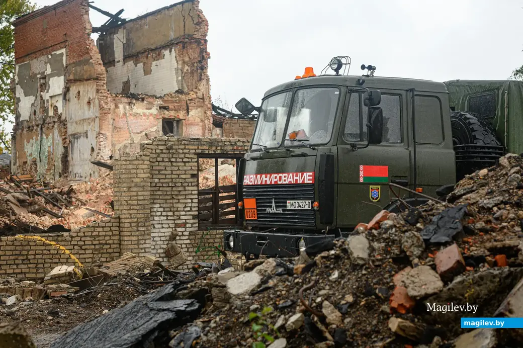 03.10.2022. Бобруйск. Подрыв здания бывшего завода виноградных напитков на улице Новошоссейной
