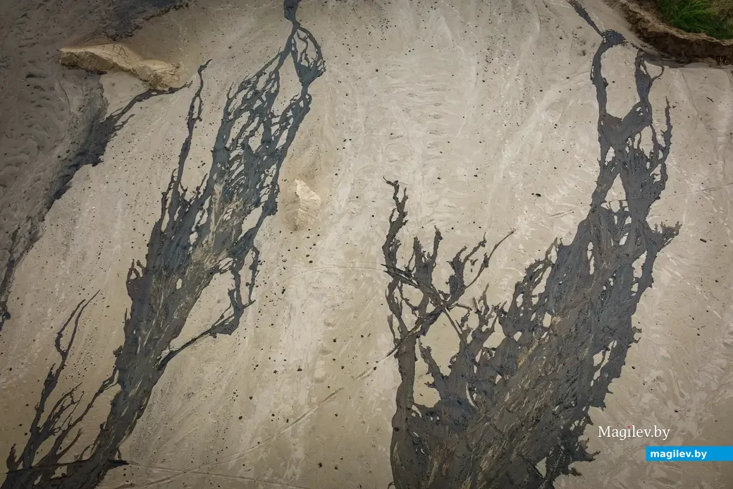 27.09.2022. Бобруйск. В строительстве моста используется песок, добываемый выше по течению.