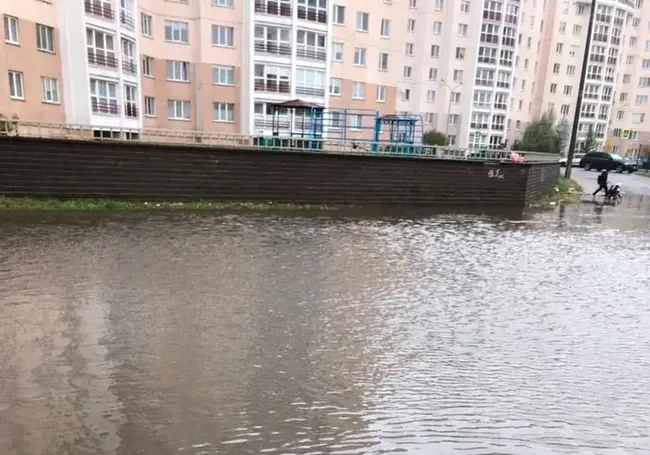 В Могилеве отдельные участки дорог превратились в реки: выпала почти месячная норма осадков