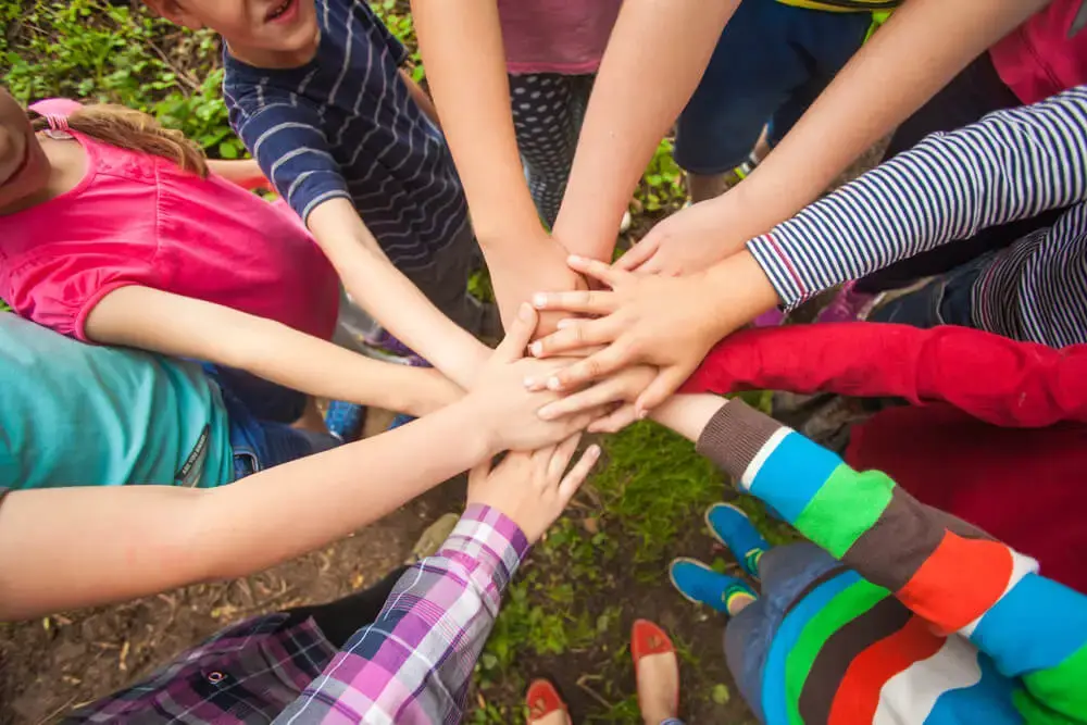 Воспитывайте в детях чувства собственного достоинства и уважения к достоинству окружающих.