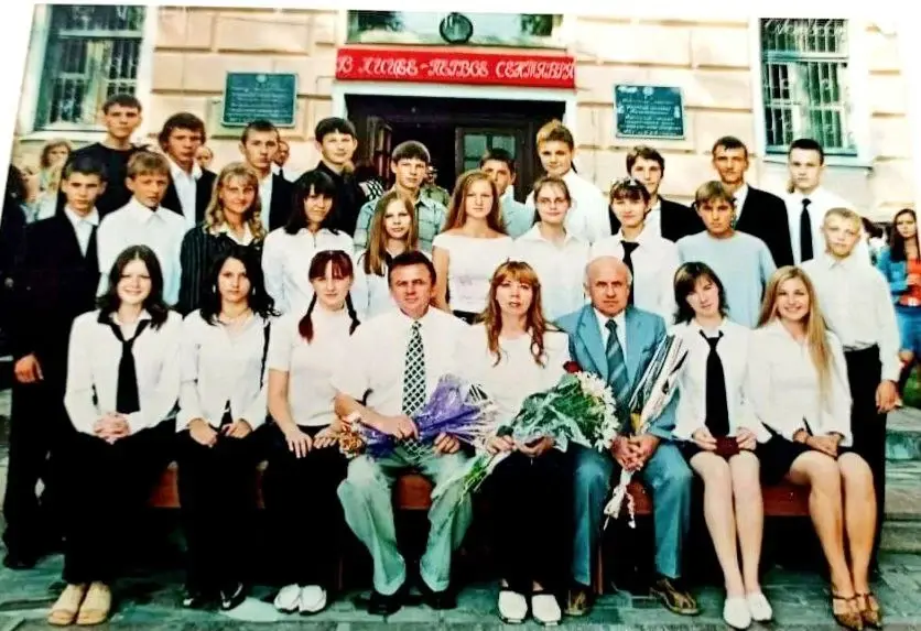 2005 год 1 сентября. Юля Ракуцкая пришла в 9 класс Могилевского областного лицея №1. Фото Юлии Казанковой.