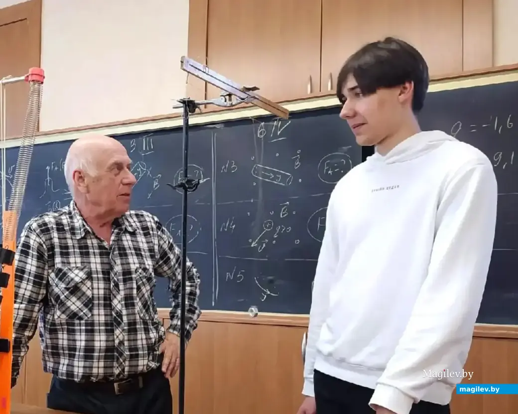 Валерий Барашков на занятии с олимпиадниками.