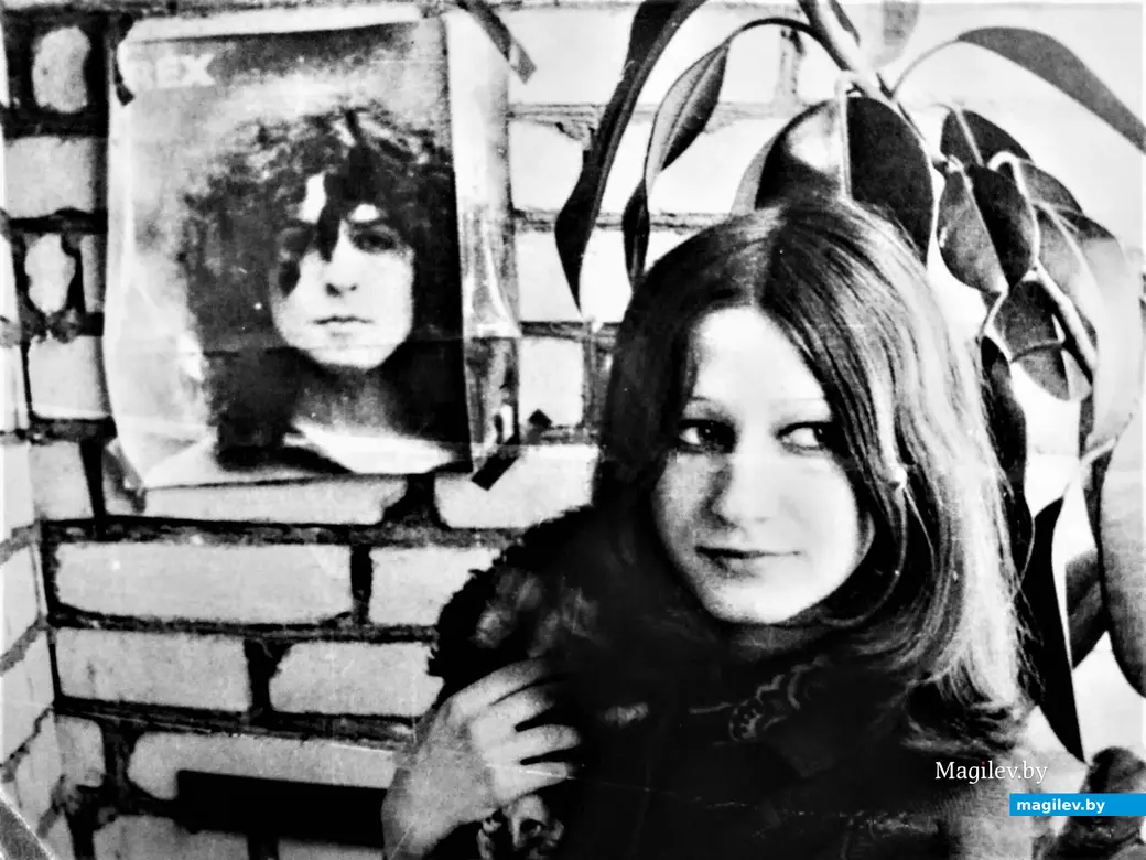 У плаката Марка Болана (T.Rex). Могилев, 1980-е годы.