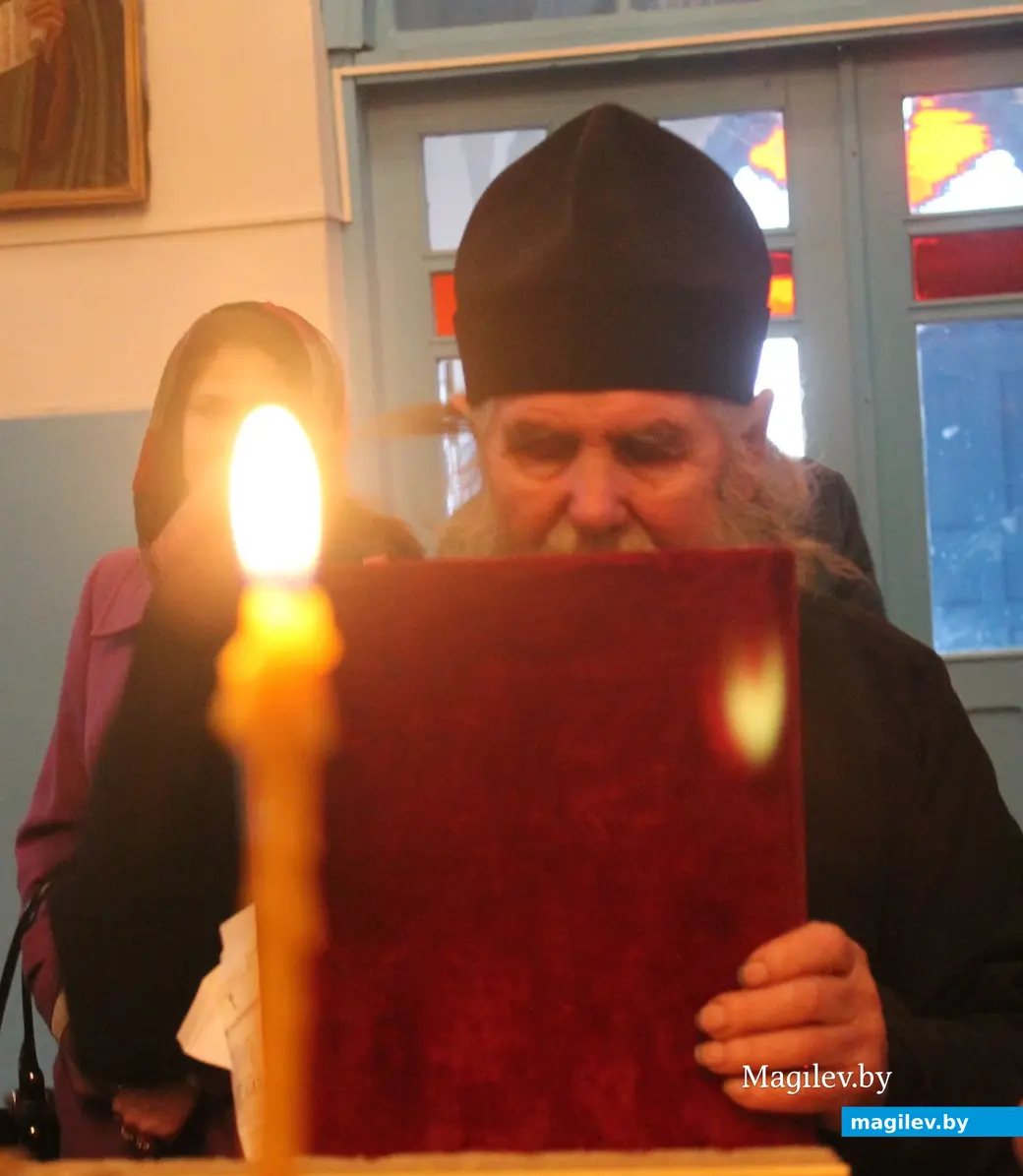 На 97 году скончался архимандрит Кирилл, настоятель Свято-Троицкого собора в Хотимске. Фото 2012 г.