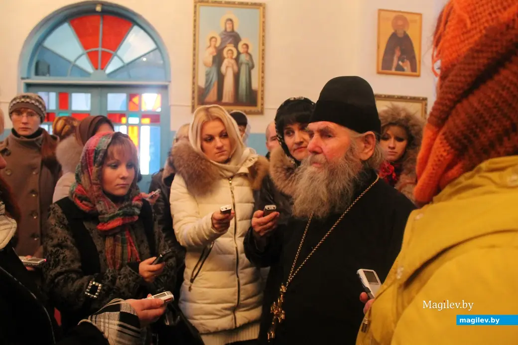 На 97 году скончался архимандрит Кирилл, настоятель Свято-Троицкого собора в Хотимске. Фото 2012 г.