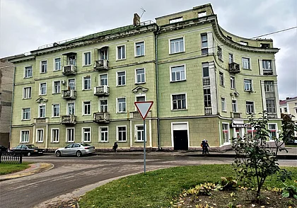 Борис Моисеев: осевая симметрия и зеркальность