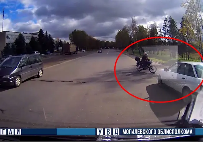 В Кричеве авария с мотоциклистом попала на видео