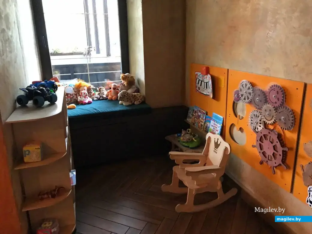 Для маленьких посетителей есть игровая зона.