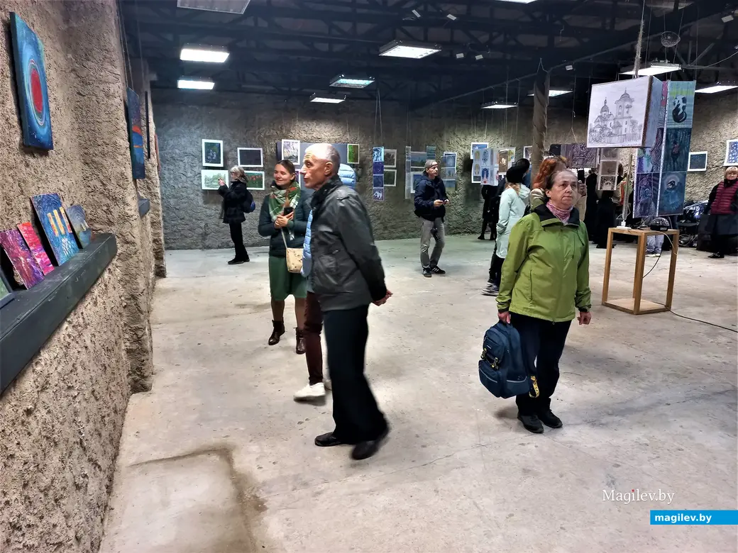 Могилев, галерея Андрея Воробьева на Дубровенке, выставка Натальи Руссиян, 07.10.2022 г.