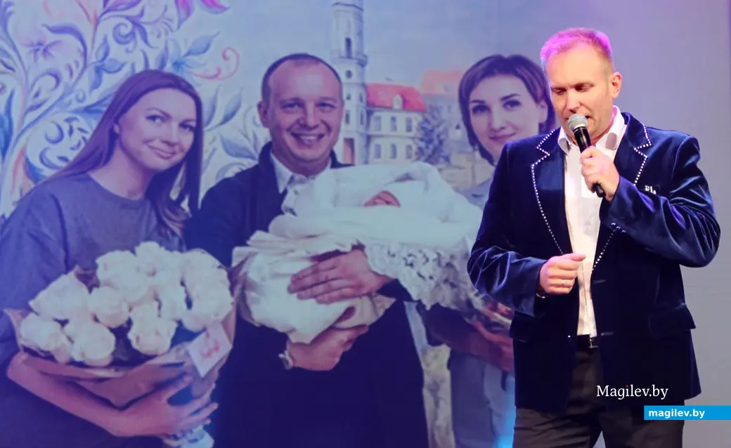 Празднование 220-летия Могилевской городской больницы скорой медицинской помощи. Могилев. 7 октября 2022 года. Концертный номер в подарок.