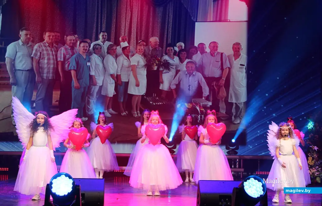 Празднование 220-летия Могилевской городской больницы скорой медицинской помощи. Могилев. 7 октября 2022 года. Концертный номер в подарок.