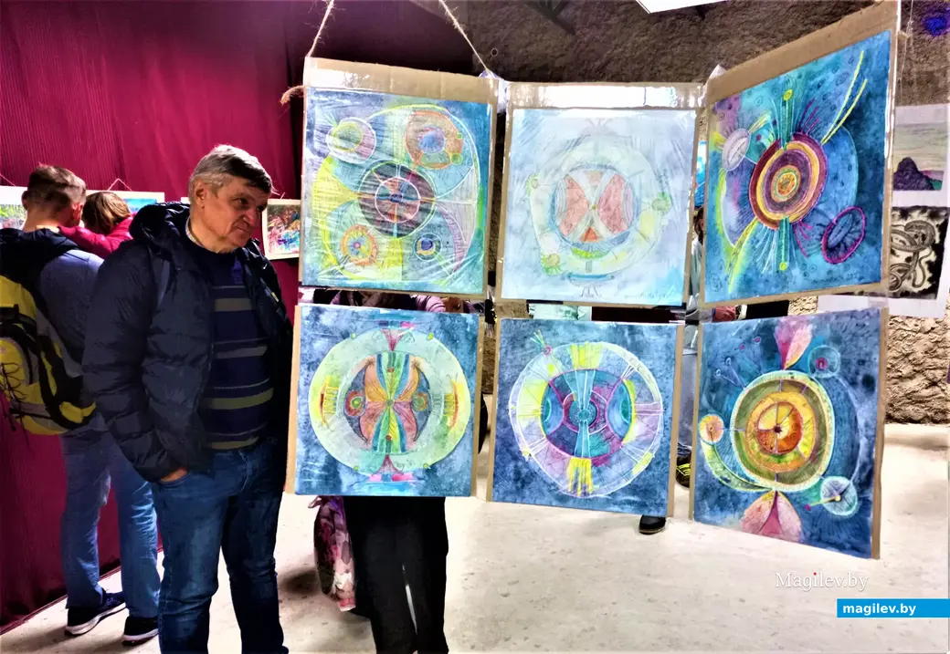 Могилев, галерея Андрея Воробьева на Дубровенке, выставка Натальи Руссиян, 07.10.2022 г.