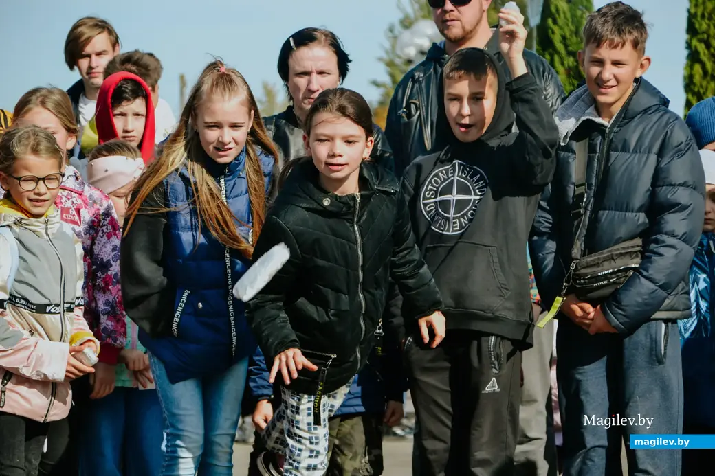 8 октября 2022. Могилев. Площадка перед ТЦ «Форум». Соревнование по метанию телефонов.