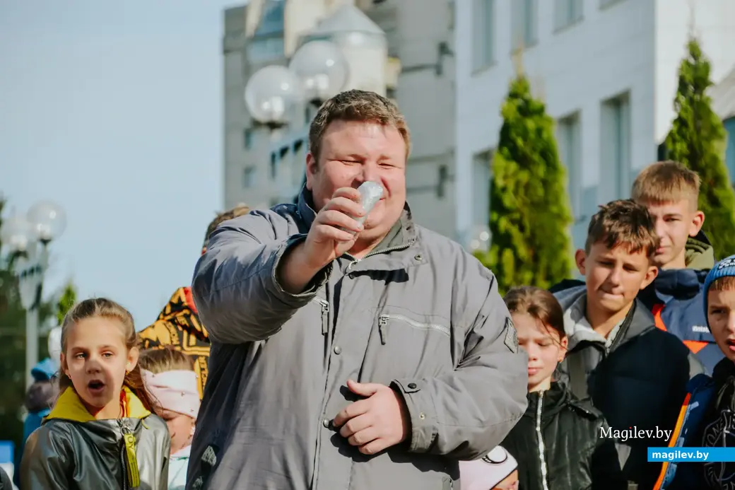 8 октября 2022. Могилев. Площадка перед ТЦ «Форум». Соревнование по метанию телефонов.