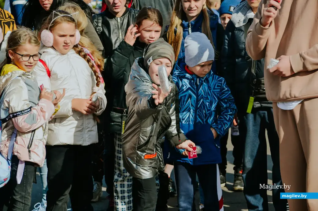 8 октября 2022. Могилев. Площадка перед ТЦ «Форум». Соревнование по метанию телефонов.