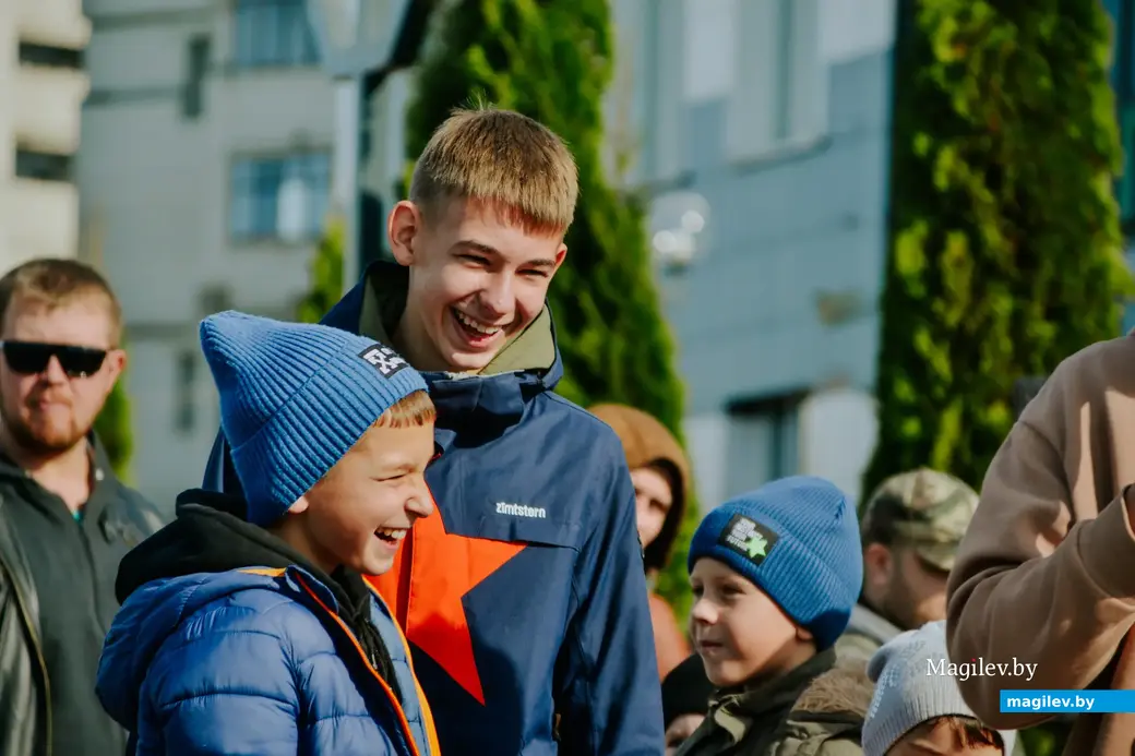 8 октября 2022. Могилев. Площадка перед ТЦ «Форум». Соревнование по метанию телефонов.