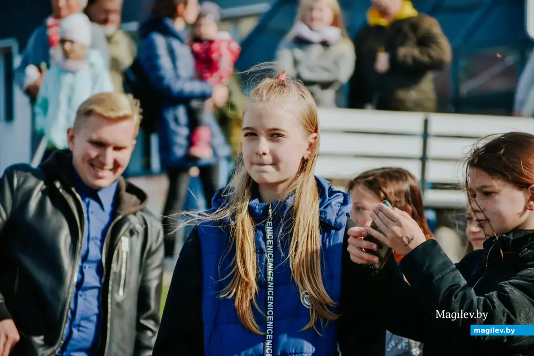 8 октября 2022. Могилев. Площадка перед ТЦ «Форум». Соревнование по метанию телефонов.