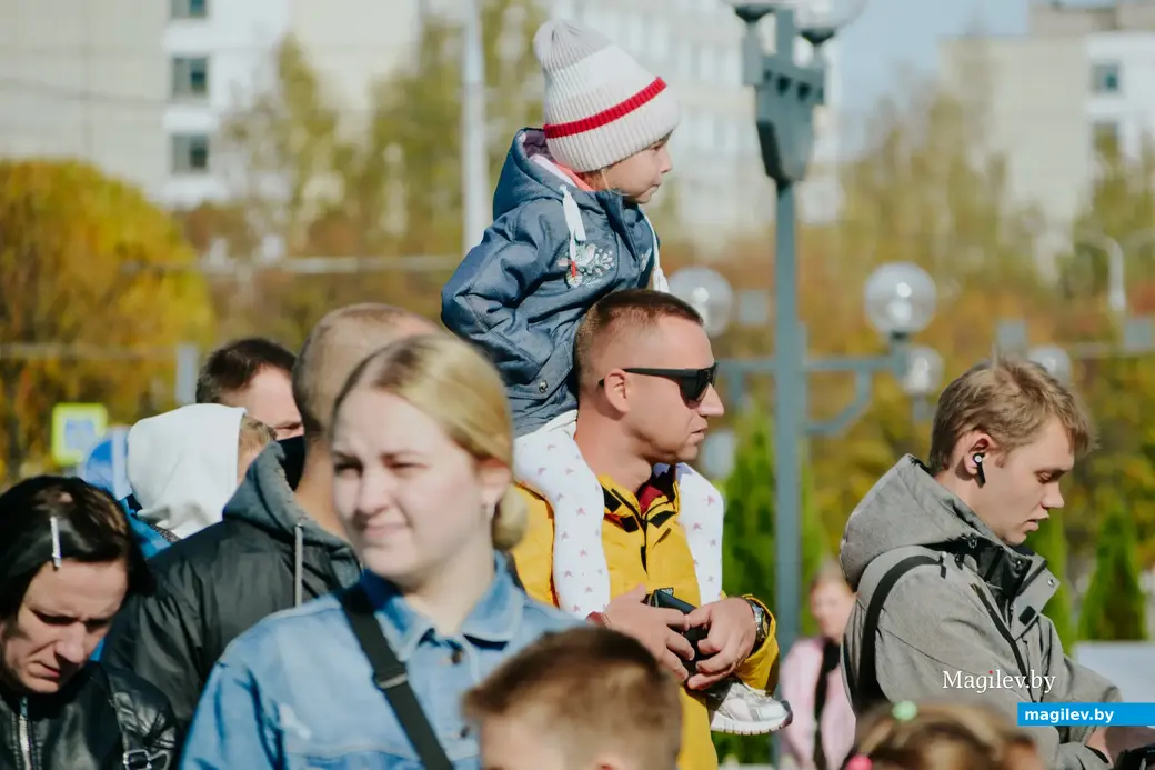 8 октября 2022. Могилев. Площадка перед ТЦ «Форум». Соревнование по метанию телефонов.