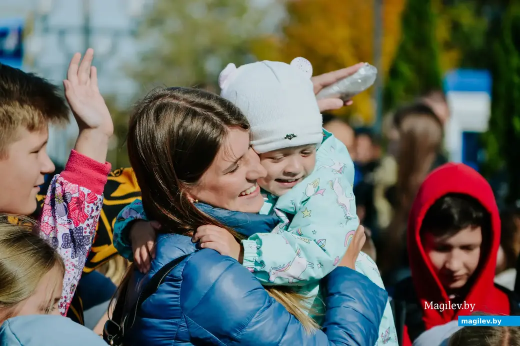 8 октября 2022. Могилев. Площадка перед ТЦ «Форум». Соревнование по метанию телефонов.