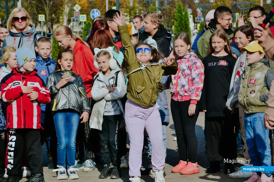 8 октября 2022. Могилев. Площадка перед ТЦ «Форум». Соревнование по метанию телефонов.