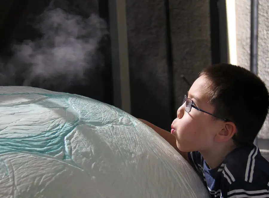 Подледный океан на спутнике Сатурна Энцеладе может содержать фосфор. Фото: Синьхуа.