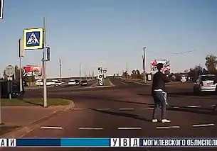 В Бобруйске водитель на пешеходном переходе наехал на двух женщин и скрылся