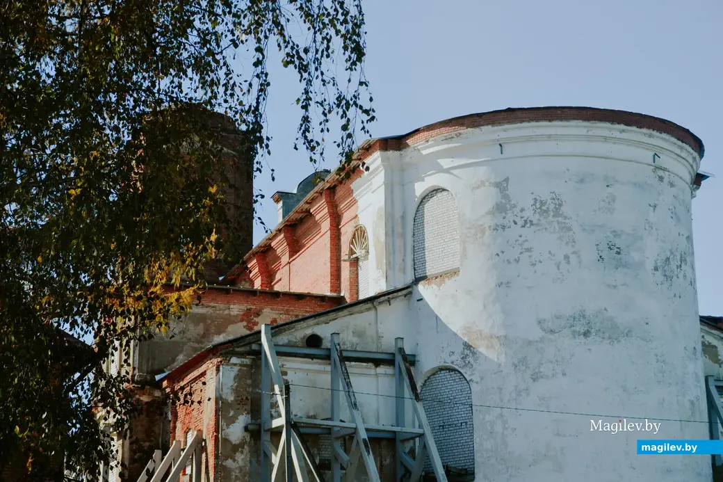 10.10.2022, Мстиславль. Историческая достопримечательность с обратной стороны. Здесь требуется дорогостоящая реставрация.
