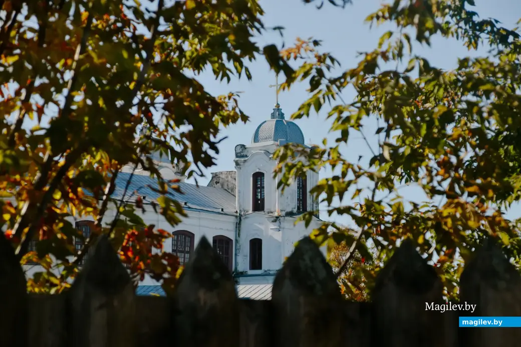 10.10.2022, Мстиславль. Кармелитский костел вознесения Девы Марии, освященный в 1637-м году. Вид с Замковой горы
