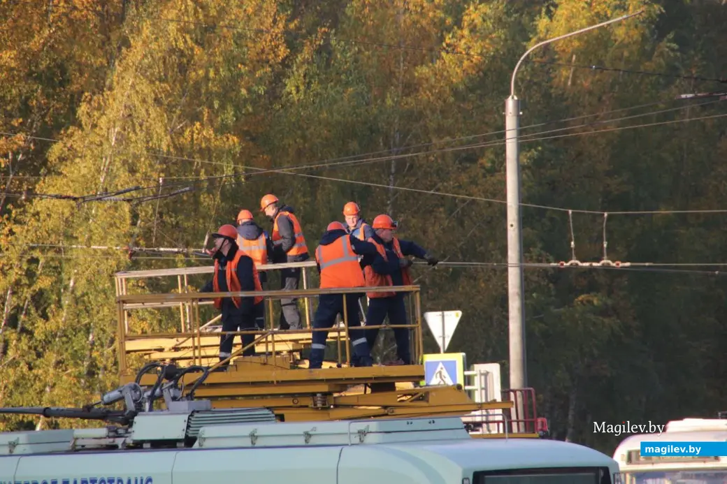 14.10.2022г. В Бобруйске оборвалась контактная сеть для троллейбусов, движение остановлено. Фото: Руслан Рябов