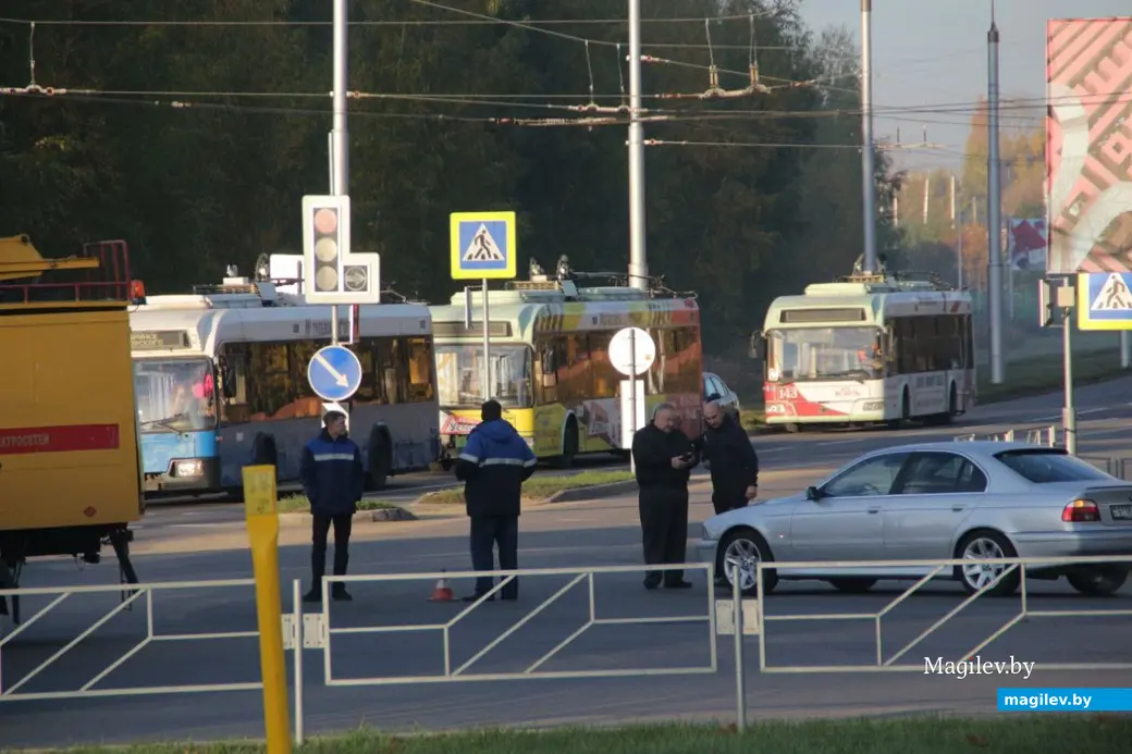 14.10.2022г. В Бобруйске оборвалась контактная сеть для троллейбусов, движение остановлено. Фото: Руслан Рябов