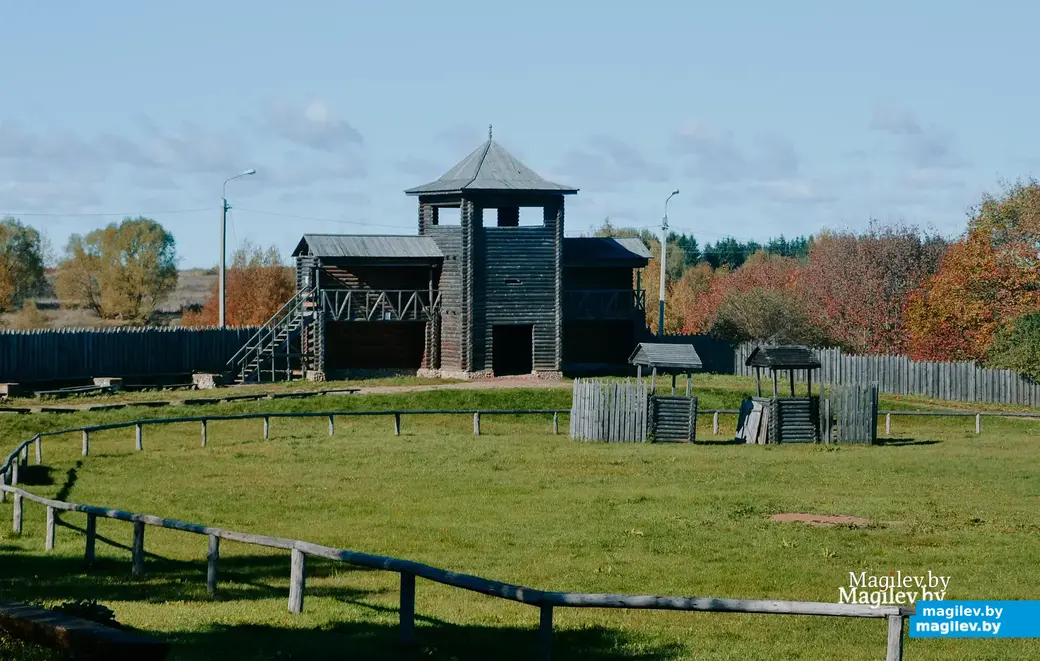 Октябрь 2022 г. Мстиславль. Замковая гора. Сердце старинного города. Фото Антона Ахмадеева